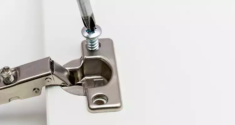 Screen Door Hinge Repair in Jacksonville Beach, FL