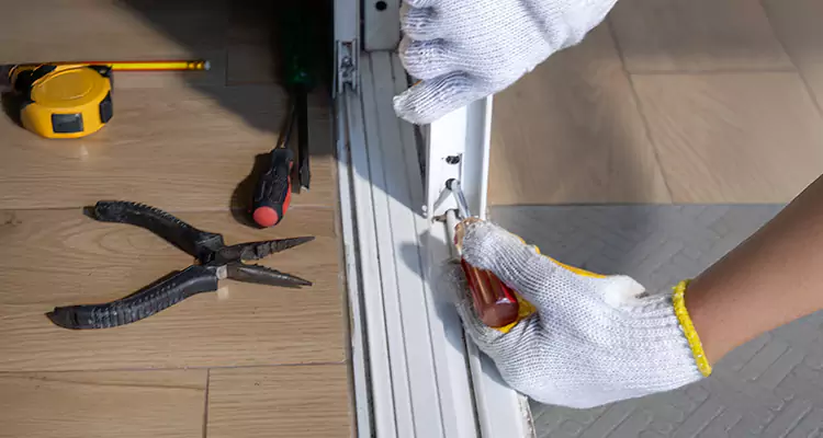 Screen Door Wheel Replacement in Jacksonville Beach, FL