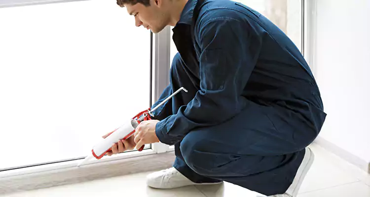 Window Glass Caulk Repair in Jacksonville Beach, FL
